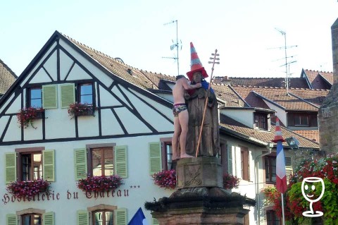BLOG P1240702 Eguisheim, mládež se baví