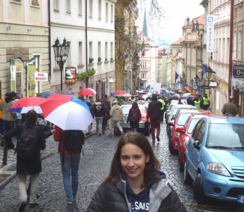 FB P1410520 rozmazaná dcera v popředí
